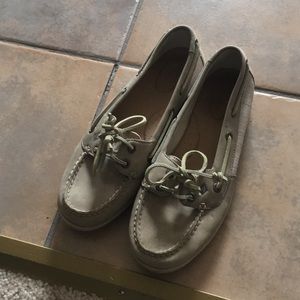 Women’s sperry shoes